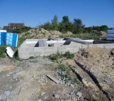 Arrivée des matériaux : 
- les entrevous en polystyrène pour l'isolation
- poutres en béton