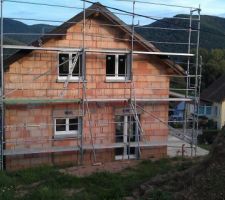 Vue de l'arrière avec le chéneau côté vigne (construction sur limite)