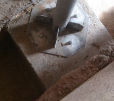 Poteau de soutien fixé....