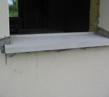 Remplacement de l'appui de fenêtre ,puisqu'il n'était pas à la même hauteur sur la même facade. C'est le deuxième puisque le premier n'était pas le même?