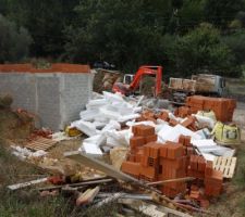 Et voila la maison qui part par petits camions.