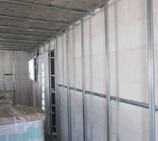 Pose du raillage du rez de chauss&eacute;e.