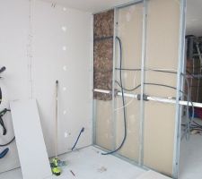 Intégration de l'aspiration centrale dans une cloison.