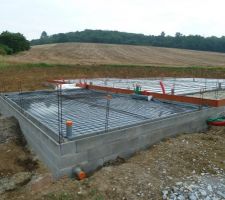 Le garage en premier plan