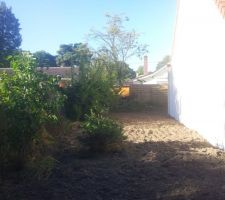 Remblaiement vu de l'angle Sud-Ouest de la maison