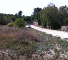 Vue Nord-Ouest, chemin nous appartenant avec servitude pour le voisin.