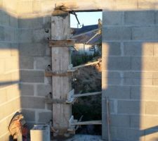 OUPS !!! Une erreur de 20 cm sur la position de la porte du cellier car il y a eu un changement de chaudi&egrave;re et mes ma&ccedil;ons si parfaits depuis le d&eacute;but n'auraient pas utilis&eacute; le bon plan d'apr&egrave;s mon constructeur...dommage elle &eacute;tait parfaite !!!