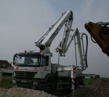 Arrivée de la pompe Pumi sur le chantier, afin de pouvoir "envoyer" le béton à 20m !