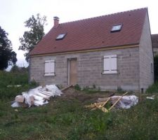 Apres le d&eacute;part des plaquistes.....c du propre! Ils en ont m&ecirc;me fourr&eacute; dans mon vide sanitaire...comme si j allais pas voir!  les deux autres chantiers sont propre .