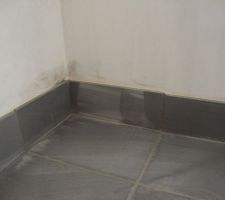 Pose du carrelage décevante.