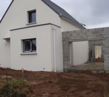 Construction du garage réalisée par nos soins.
Merci à toute l'équipe de maçons (La team auvergnate : Gillou Léa et Odile, la team bretonne : Bruno, Martine, Garlone, Benoit et Olive).