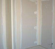 Chambre avec placard