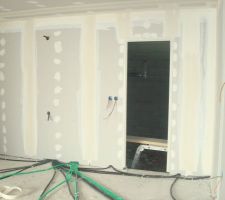 Partie donnant sur le garage