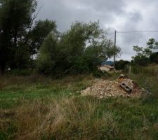 Tas de gravas &agrave; faire enlever avant l'achat !!