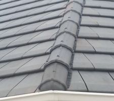 Arr&ecirc;te de la couverture en v (mais n'y a t'il pas trop de toile qui depasse ?)