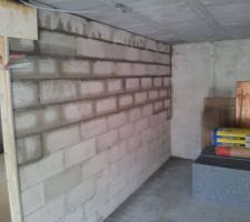 Mur de séparation de la cave/garage terminé.