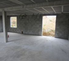 Fen&ecirc;tre de droite : salon / Fen&ecirc;tre de gauche : chambre   sdb bas