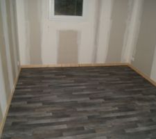 Sol PVC dans la chambre du RDC
