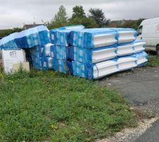 Les hourdis en polystyr&egrave;ne ont &eacute;t&eacute; livr&eacute;s ce matin, mardi 2 octobre