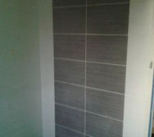 La salle de bain: faïence et sol de la douche italienne.