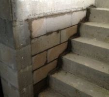 Le vide sanitaire enfin bouché dans les escaliers