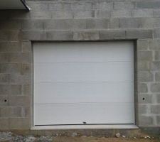 Porte de garage pos&eacute; le weekend dernier!! :-)