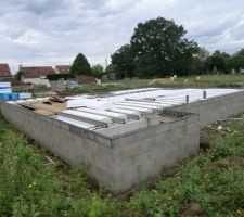 On voit les hourdis du garage qui ne sont pas aussi isol&eacute;s que ceux en polyst&egrave;rene