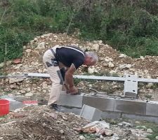 Le beau père toujours en action qui attaque le 2ème niveau