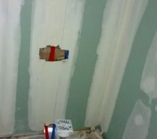 Une vue de ce qui sera la douche.