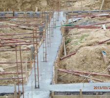 Lors du coulage le coffrage bois a laché les plaques a béton ont tenues et tout sauvé