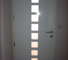 Porte d'entr&eacute;e, c&ocirc;t&eacute; int&eacute;rieur