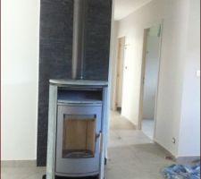 Et le poêle gagne également sa place définitive après 10 longs mois dans le garage