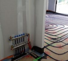 Plancher chauffant : nourrice dans le placard faible profondeur