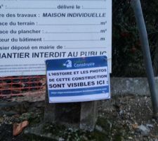Pose du panneau 'Forum Construire'