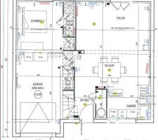 RDC : Modifications du plan initial (décalage du cellier, déplacement de la porte de la chambre). Emplacement des prises électriques, interrupteurs, radiateurs, lumières.