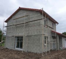 Le fa&ccedil;adier du voisin s'est tromp&eacute; de maison et voulait cr&eacute;pir la notre. 
Heureusement nous l'avons vu a temps !!
D&eacute;montage des &eacute;chafaudages...