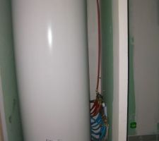 Pendant la porte ouverte
