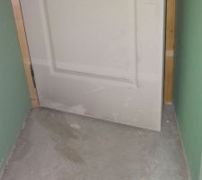 Pendant la porte ouverte juste avant réception