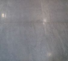 En avant premiere je vous fais decouvrir sur quoi c'est porter notre choix du carrelage du RDC :
C'est un carreau V