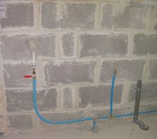 J'espère qu'il ne fera pas trop froid cet hiver et que mes tuyaux d'eau dans le garage ne vont pas geler.