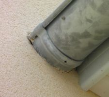 La gouttière encastrée dans l'enduit :(