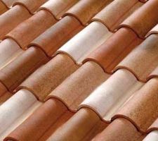 Nos fameuses tuiles Terréal DC12 Panaché... en attendant de voir le rendu sur toute la toiture et ses 6 pentes!