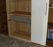 Dressing enfin mont&eacute; ! Nos vieux caissons ikea se m&eacute;langent avec les nouveaux