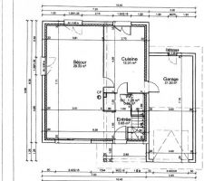 Le plan du rdc: nous avons choisis une maison a étage car cela correspondait à nos goûts mais également du fait du plu!
Notre terrain faisant 553m2 la surface au sol ne doit pas dépasser 83m2 (y compris garage)!