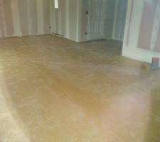 Isolant avant pose des "serpentins" du sol chauffant