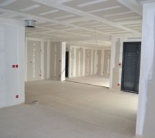 Coulage dalle liquide sur palcher chauffant a&eacute;rothermie ; quatre semaine d\"ttente pour pose du carrelage