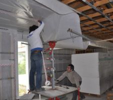 Installation de la membrane pare vapeur au plafond (à l\'aide du lève plaque !)
