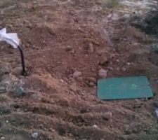 Ça y est, nous avons notre robinet, comme une grande partie du lotissement... Maintenant, on attend des nouvelles du constructeur...
