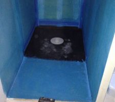 Enduit d'impermeabilisation et bâche avec bonde de la douche italienne en 97/200