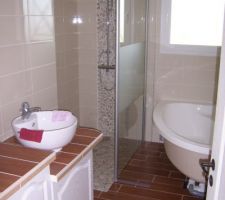 Vue du meuble dans la salle de bain